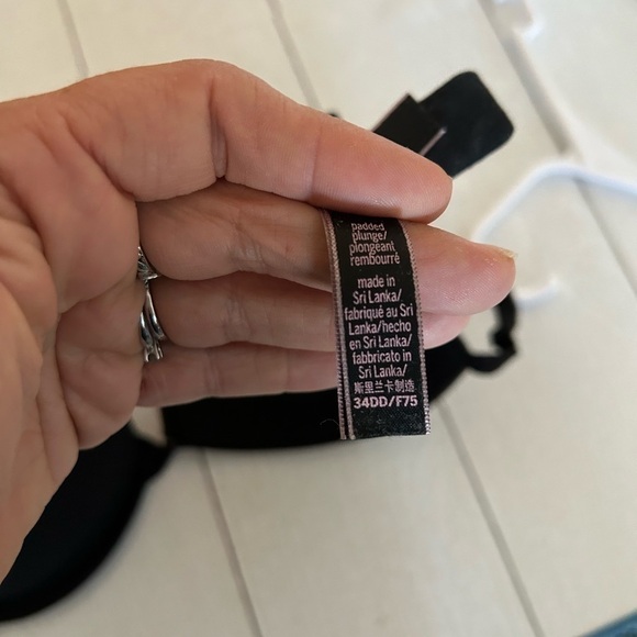 Victoria secret padded plunge wired black bra 34DD - Picture 4 of 5